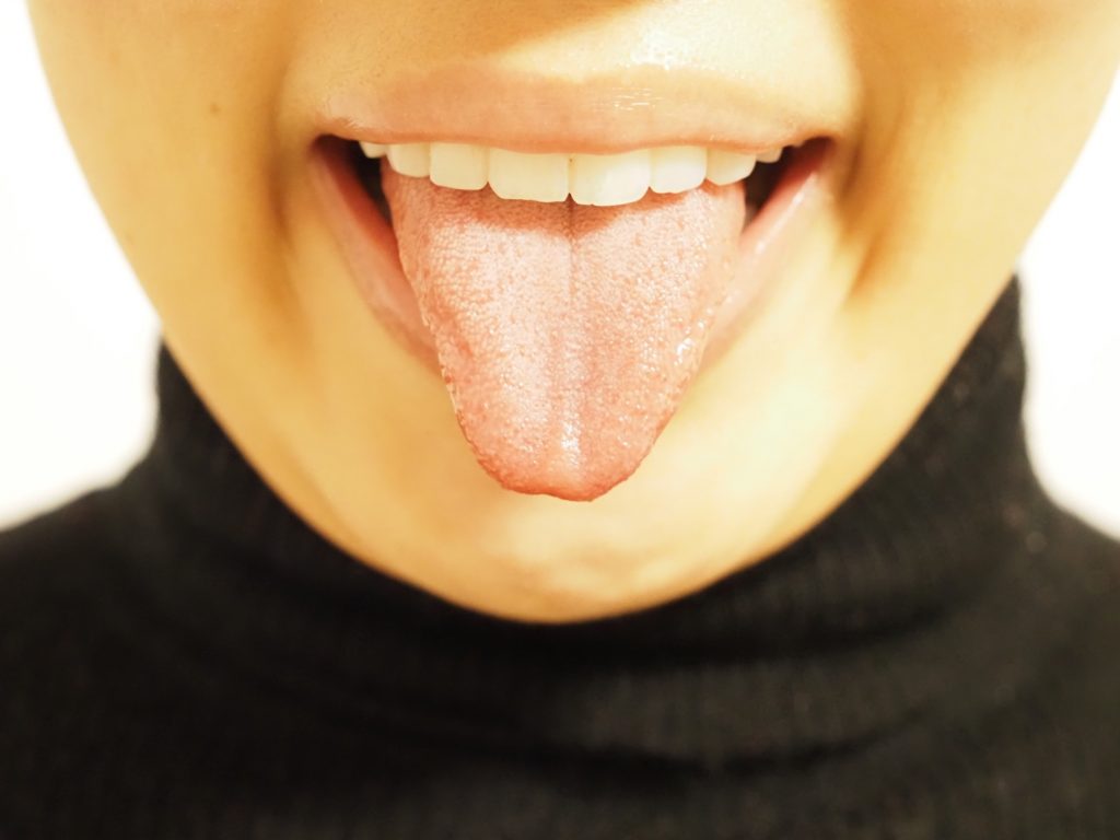 臭い玉の取り方コツは？口臭の原因を自分で取り除く簡単な方法を紹介口臭予防の簡単な方法