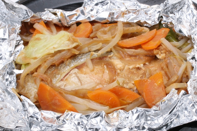 バーベキューのホイル焼きをおしゃれに！失敗しない包み方のコツは？鮭のホイル焼き