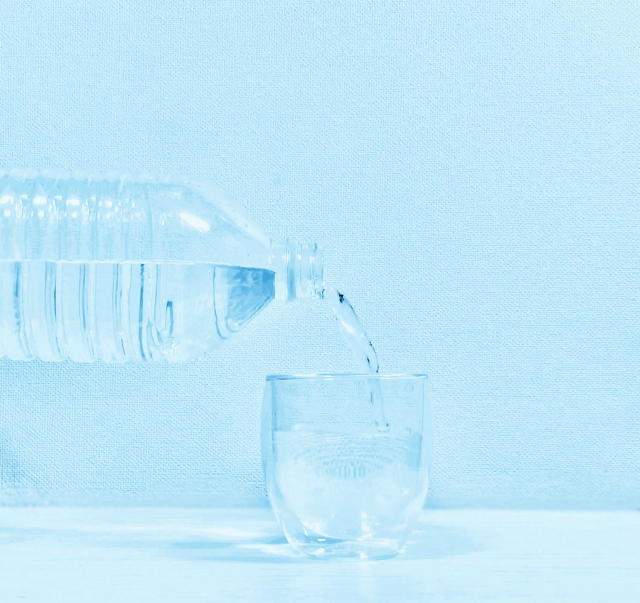 ダイエットをはじめるなら水がおすすめ！飲み方と効果を解説！選び方