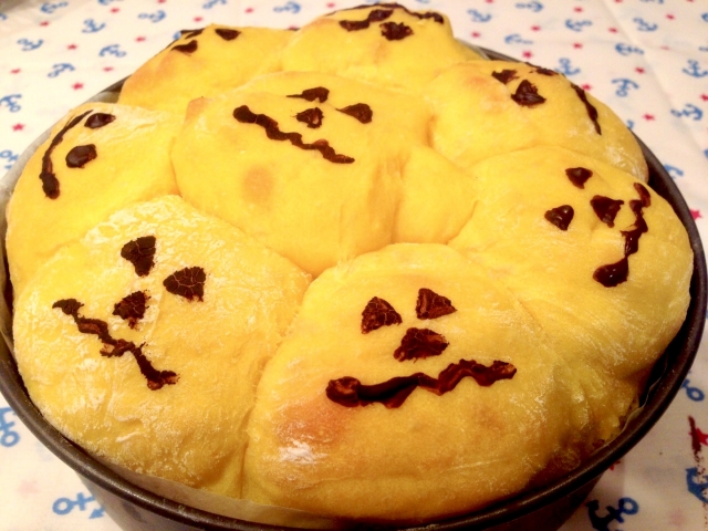 ハロウィンの食べ物は日本で何を食べる？かぼちゃ以外のおすすめも！パン