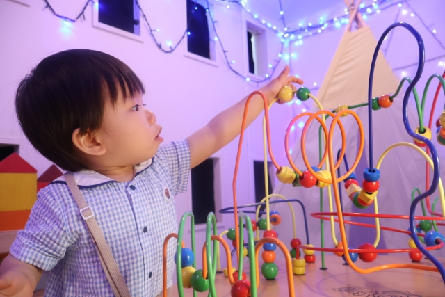 遊ぶ子ども
